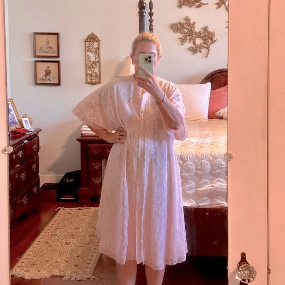 Vtg 60s Vanity Fair light pink lace double layer nylon button front short robe - Picture 2 of 12